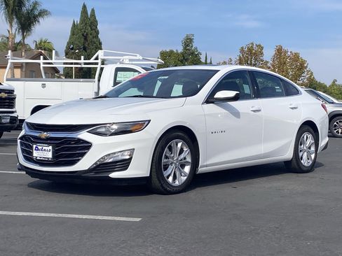 Used 2023 Chevrolet Malibu LT image 2