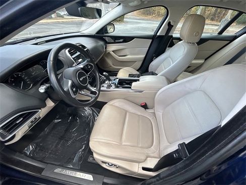 Used 2020 Jaguar XE S image 24