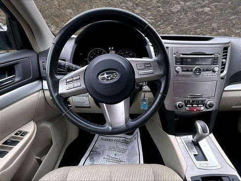 Used 2010 Subaru Outback 2.5i Premium AWD/4WD image 5