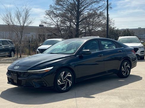 Used 2025 Hyundai Elantra Limited image 5