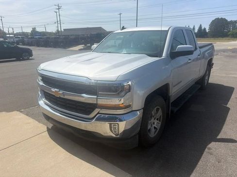 Used 2017 Chevrolet Silverado 1500 LT w/ All Star Edition AWD/4WD image 2