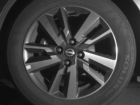 Used 2025 Nissan Versa SV FWD image 11