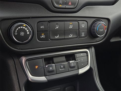 Used 2024 GMC Terrain SLE image 14