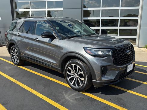 Used 2026 Ford Explorer ST-Line AWD/4WD image 2