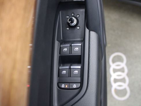 Used 2023 Audi Q5 2.0T Premium w/ Convenience Package AWD/4WD image 14