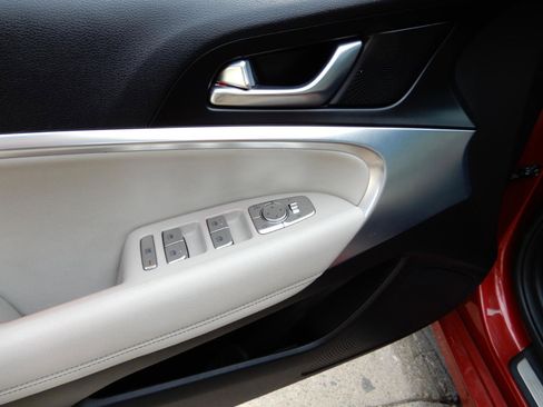 Used 2022 Genesis G70 2.0T RWD image 24