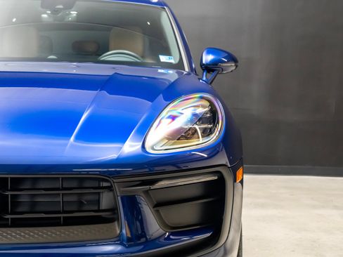 Certified 2026 Porsche Macan AWD/4WD image 11