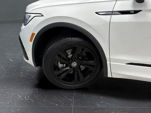 Used 2023 Volkswagen Tiguan SE R-Line image 34