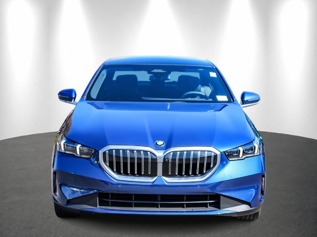 Used 2026 BMW 540i xDrive AWD/4WD image 2