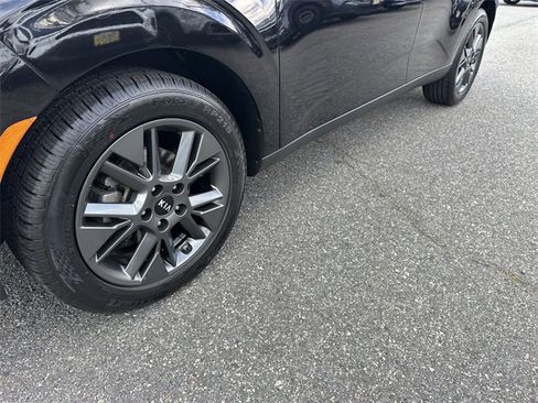 Used 2020 Kia Soul EX image 12