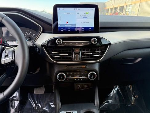 Used 2022 Ford Escape SEL image 26