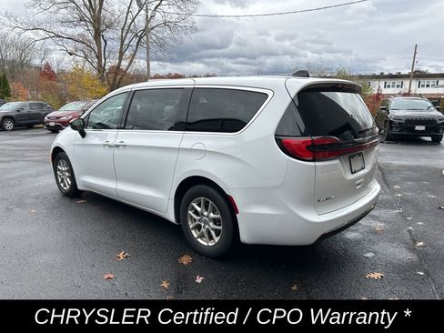 Certified 2024 Chrysler Pacifica Touring-L image 8
