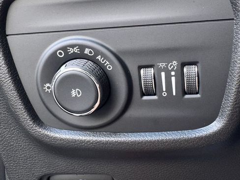 Used 2023 Jeep Grand Cherokee L Limited AWD/4WD image 35