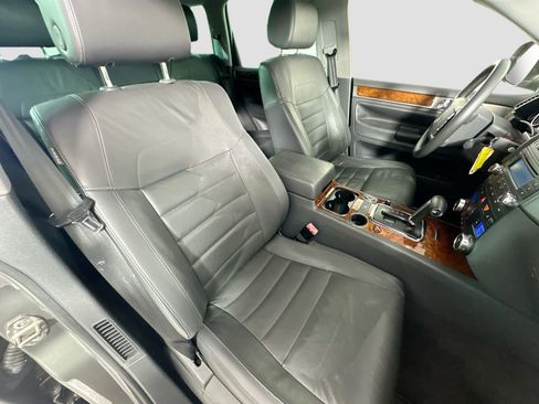 Used 2010 Volkswagen Touareg VR6 image 26