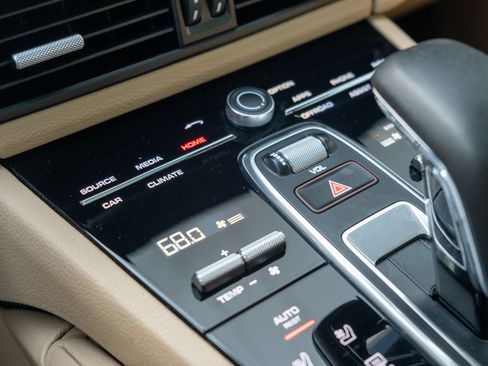 Certified 2023 Porsche Cayenne AWD/4WD image 33