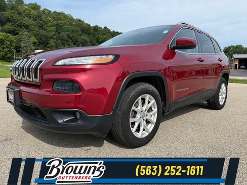 Used 2016 Jeep Cherokee Latitude w/ Cold Weather Group AWD/4WD image 1