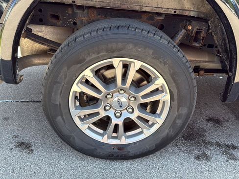Used 2019 Ford F150 Lariat w/ Max Trailer Tow Package RWD image 13