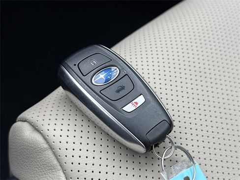 Certified 2025 Subaru Outback Limited image 28