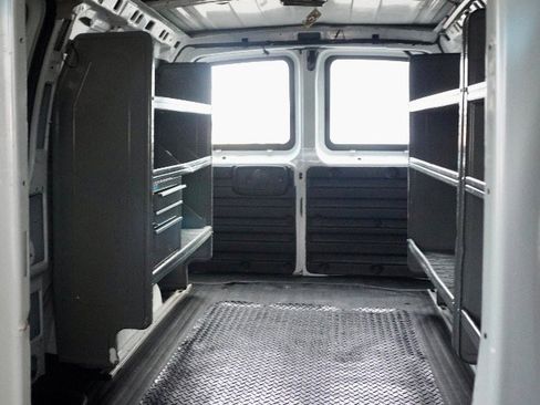 Used 2010 GMC Savana 1500 image 21