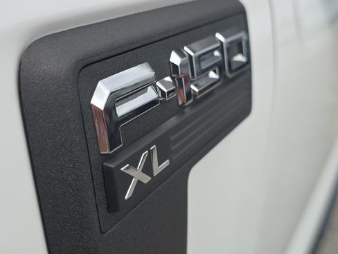 Used 2022 Ford F150 XL w/ Trailer Tow Package image 9