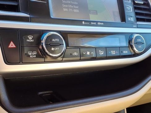 Used 2018 Toyota Highlander XLE image 14
