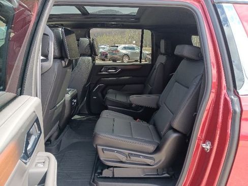 New 2026 GMC Yukon XL Denali w/ Denali Reserve Package AWD/4WD image 7