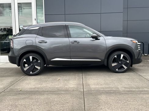 Used 2025 Nissan Kicks SR w/ Illumination Package AWD/4WD image 2