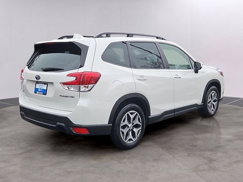 Used 2023 Subaru Forester Premium image 4