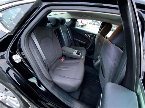 Used 2015 Chrysler 200 LX image 18