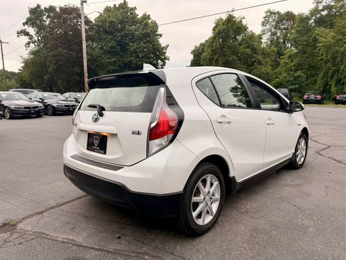 Used 2017 Toyota Prius C One FWD image 6