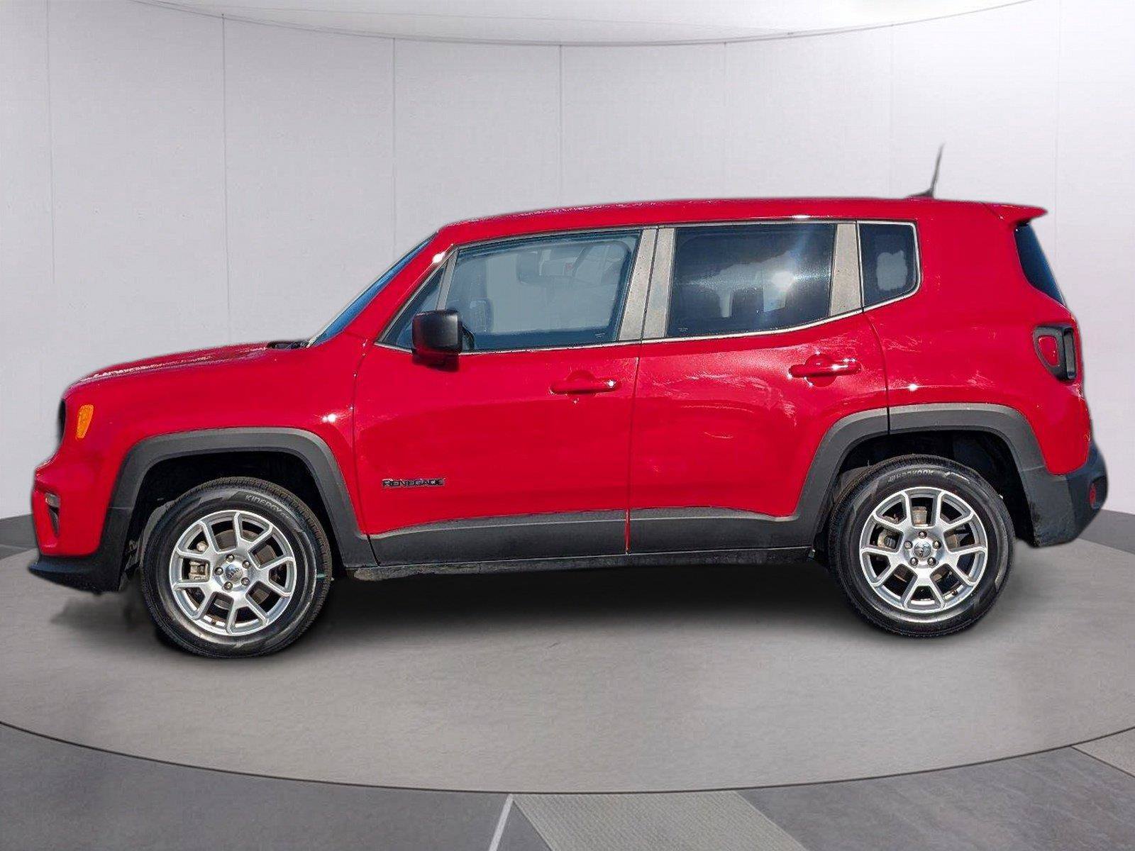 Used 2023 Jeep Renegade Latitude AWD/4WD image 2