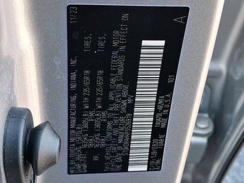 Used 2023 Toyota Highlander XLE image 33