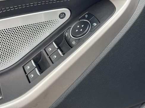 Used 2023 Ford Explorer Limited w/ Limited Technology Package image 18