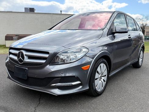Used 2017 Mercedes-Benz B 250e B 250e 4dr Hatchback image 2