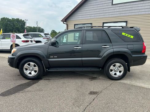 Used 2007 Toyota 4Runner SR5 AWD/4WD image 8