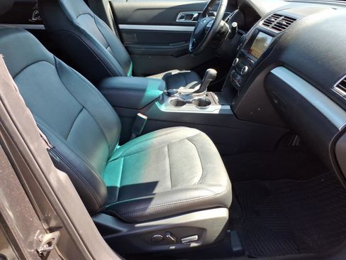 Certified 2017 Ford Explorer XLT w/ Equipment Group 202A AWD/4WD image 8