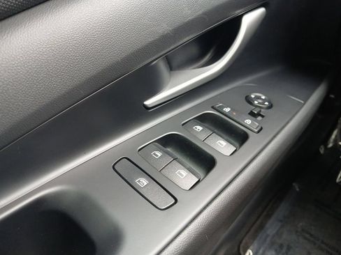 Used 2025 Hyundai Elantra SE FWD image 18
