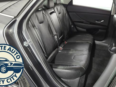 Used 2023 Hyundai Elantra Limited w/ Preferred Accessory Package image 31