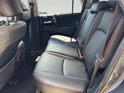 Used 2019 Toyota 4Runner TRD Off-Road Premium AWD/4WD image 32