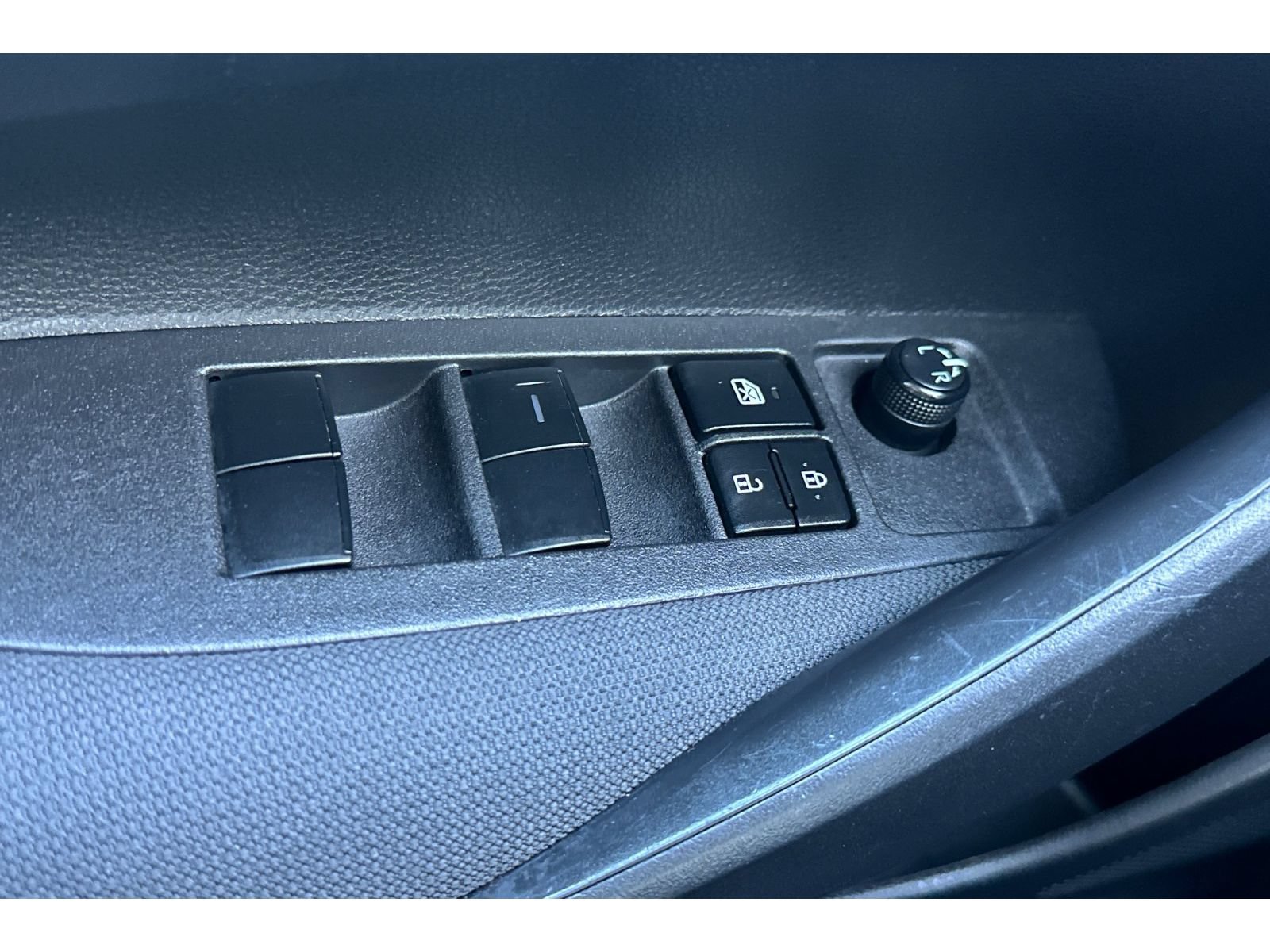 Used 2022 Toyota Corolla LE FWD image 12