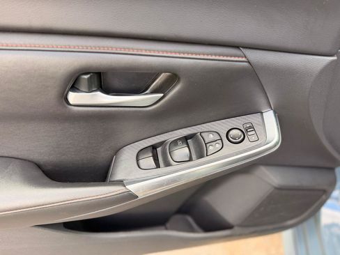 Used 2025 Nissan Sentra SR FWD image 25