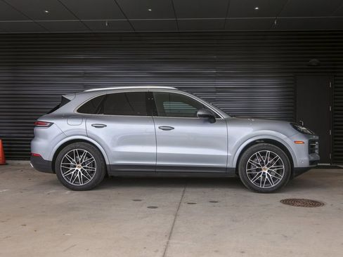 Certified 2025 Porsche Cayenne image 8