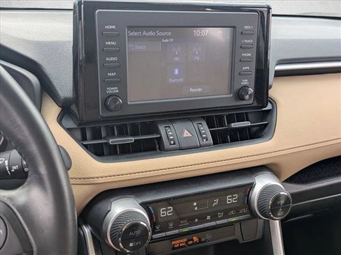 Used 2019 Toyota RAV4 XLE Premium image 12