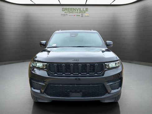New 2025 Jeep Grand Cherokee Altitude image 12