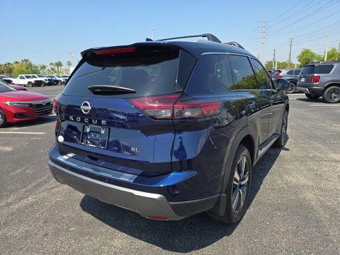 Used 2024 Nissan Rogue SL w/ SL Premium Package FWD image 4