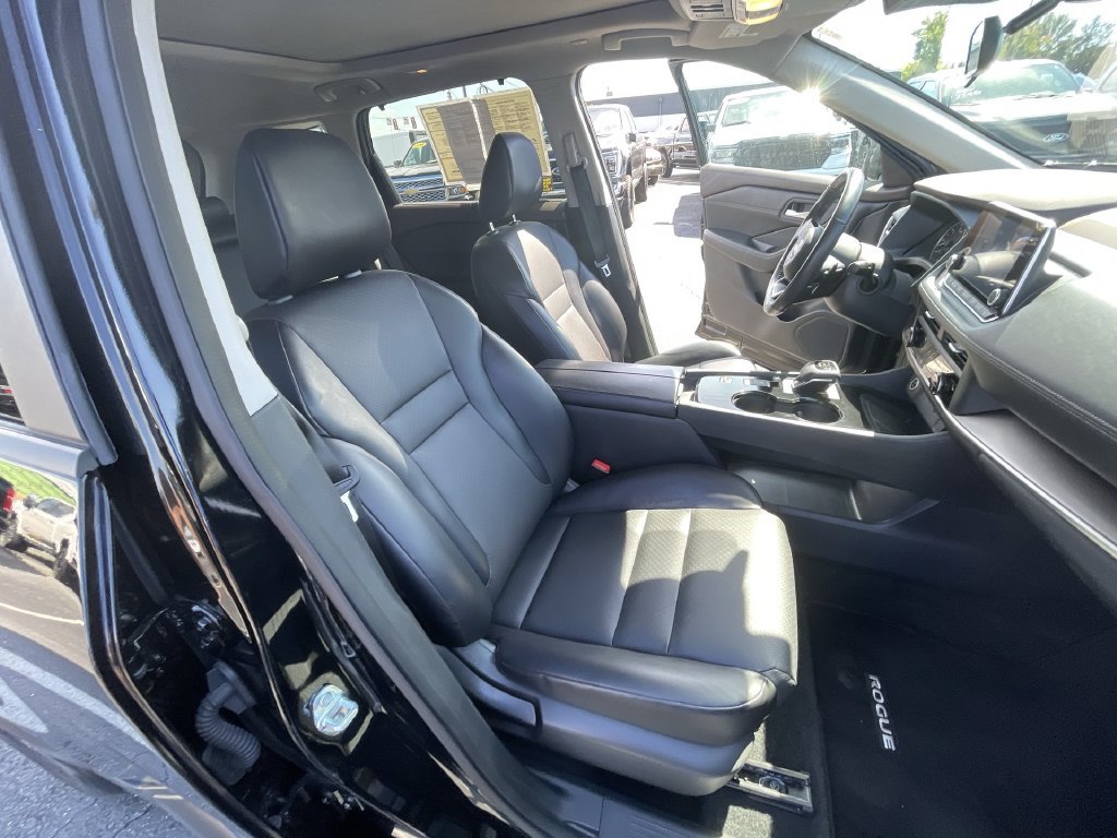 Used 2023 Nissan Rogue SV w/ SV Premium B Package FWD image 29