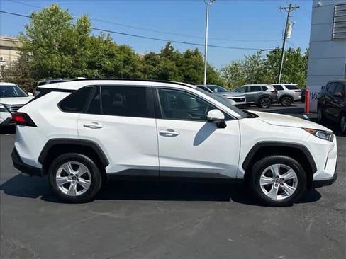 Used 2021 Toyota RAV4 XLE AWD/4WD image 2