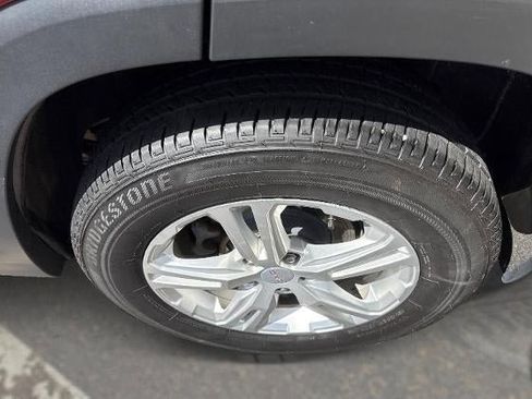 Used 2018 GMC Terrain SLE w/ Driver Convenience Package image 9