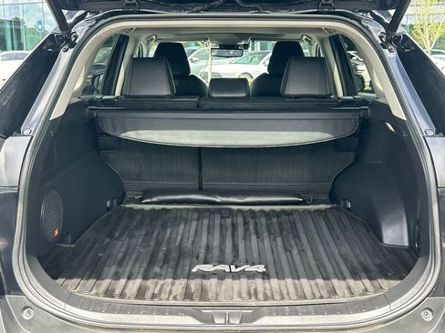 Used 2022 Toyota RAV4 Limited FWD image 18