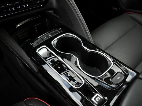 Used 2022 Buick Envision Essence w/ Technology Package I image 19